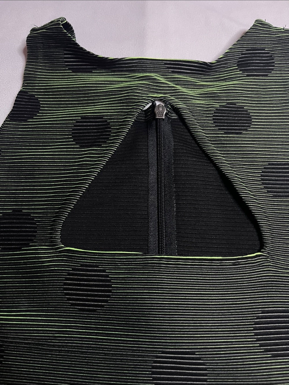 Nike Cropped Performance Top - Picture 6 of 8